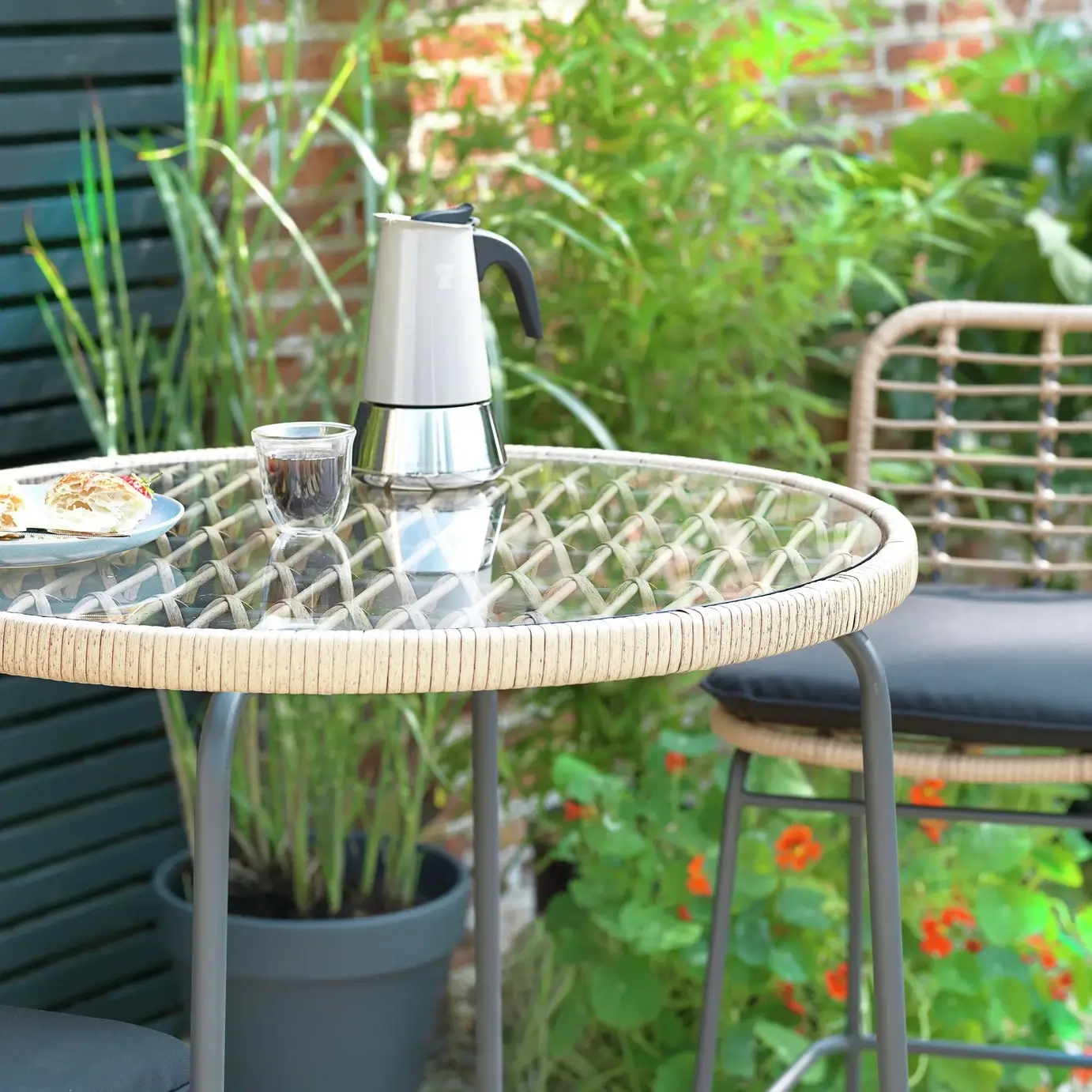 Bamboo And Iron Bar Set - Attractive Black Color